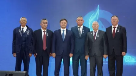 Президент атынан мұнай саласының ардагерлеріне мемлекеттік наградалар табыс етілді