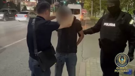 Алматыда жұрттан ақша бопсалаған жалған полицейлер ұсталды