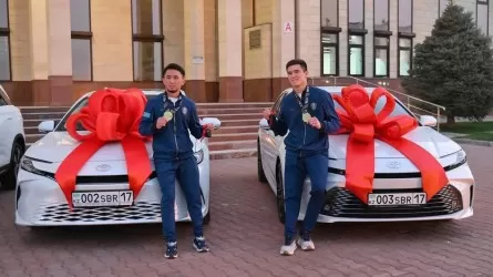 Боксшы Сабырхандар отбасы бір күнде 3 көліктің иесі болды