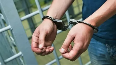 Кәсіпкерлерді 126 млн теңгеге алдаған алаяқ Қырғызстаннан экстрадицияланды