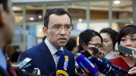 Мәулен Әшімбаев анасын құттықтаған депутатқа қатысты пікір білдірді