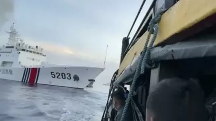 Береговая охрана Китая обстреляла из водомета филиппинские корабли 