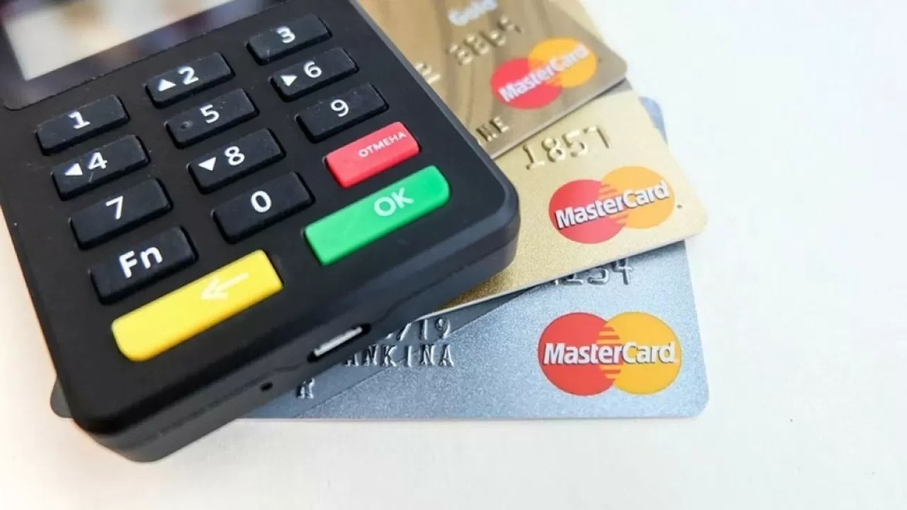Финрегулятор Казахстана хочет убрать банковскую наценку на товары в магазинах 
