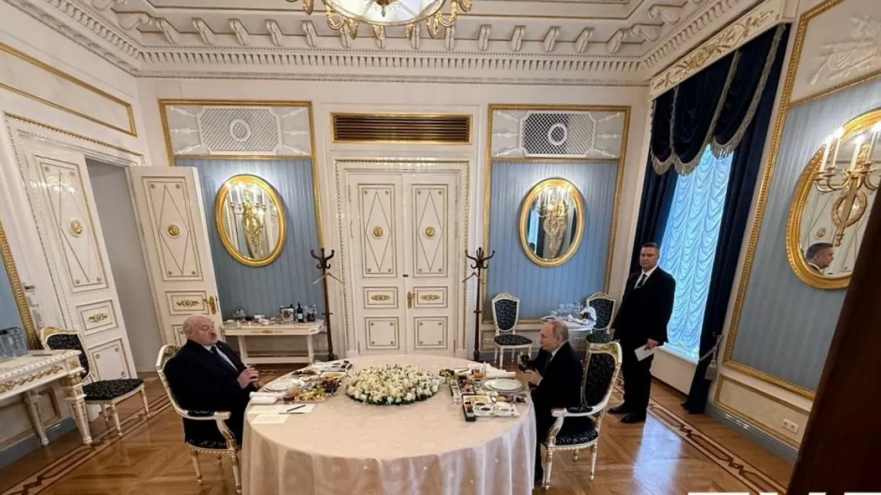 Чем кормили Путина и Лукашенко на завтрак в Кремле