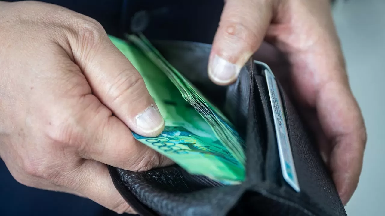 В Казахстане начата ревизия госрасходов на социалку: кому откажут в соцпомощи