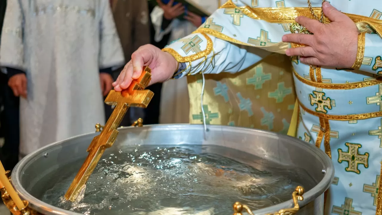 Под контролем экстренных служб: как проходят крещенские купания в Алматы 