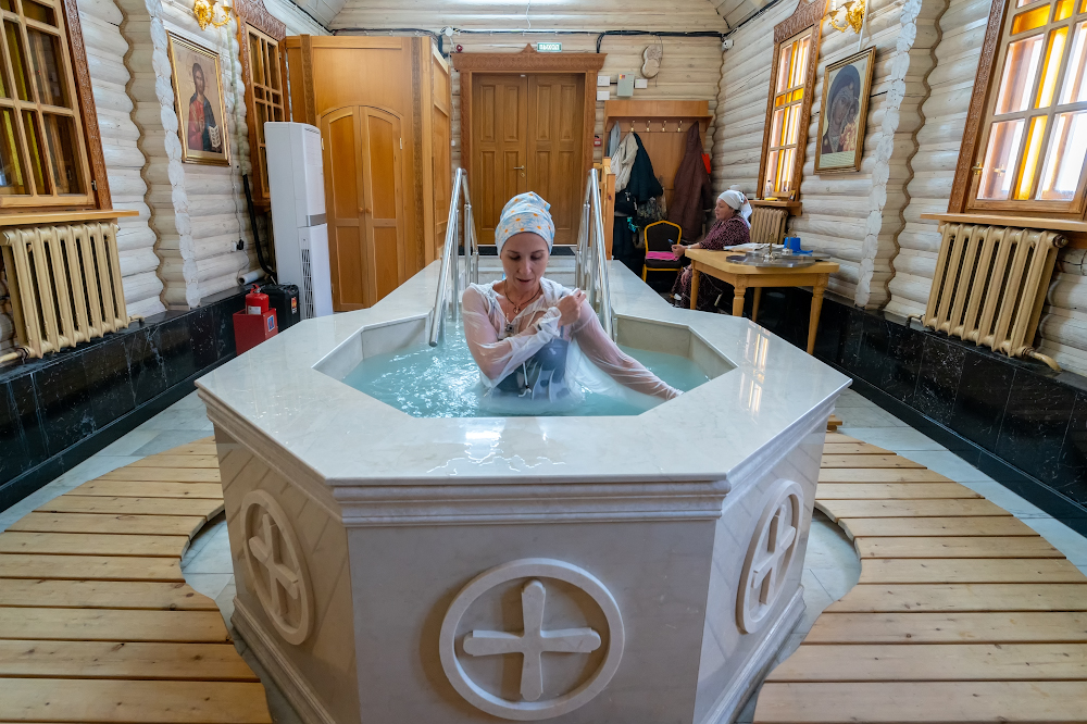 Под контролем экстренных служб: как проходят крещенские купания в Алматы