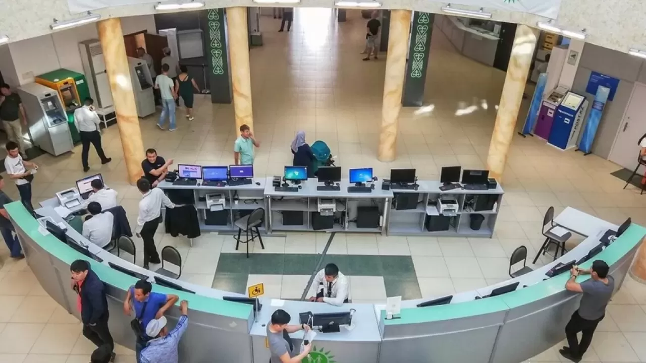 Важная госуслуга стала бесплатной для части казахстанцев  