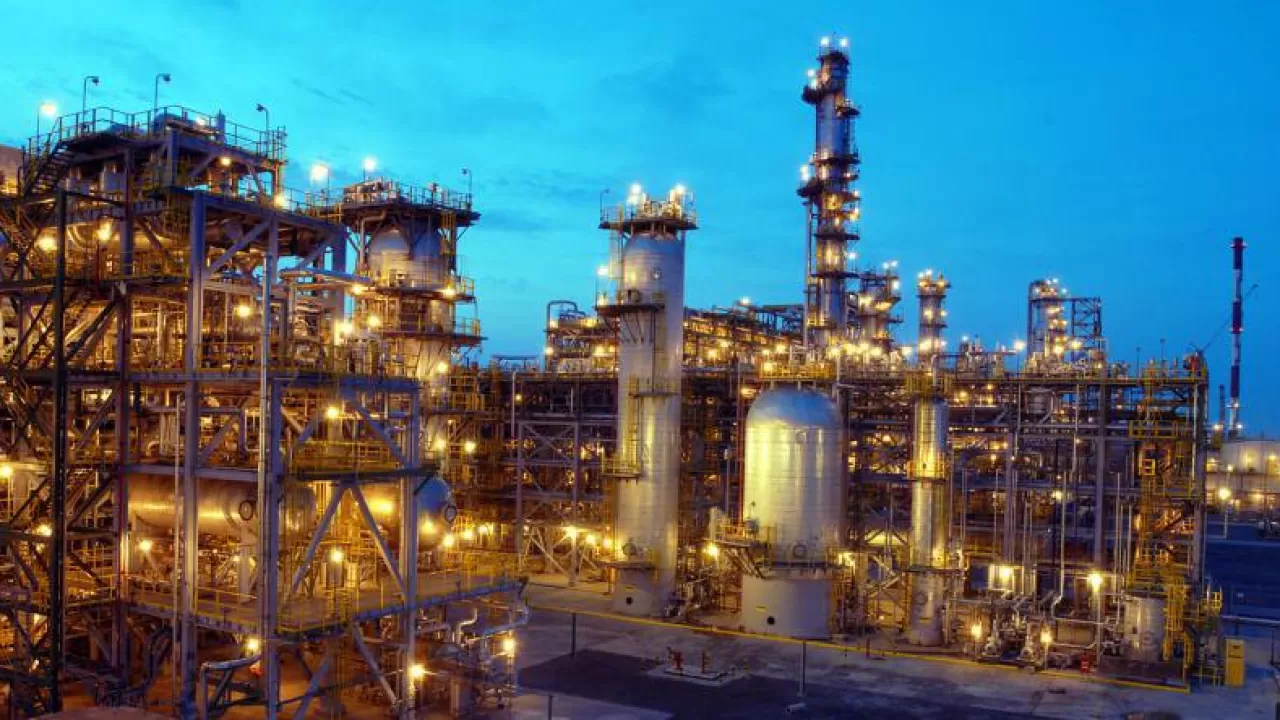 Казахстан наращивает нефтедобычу после запуска завода второго поколения 