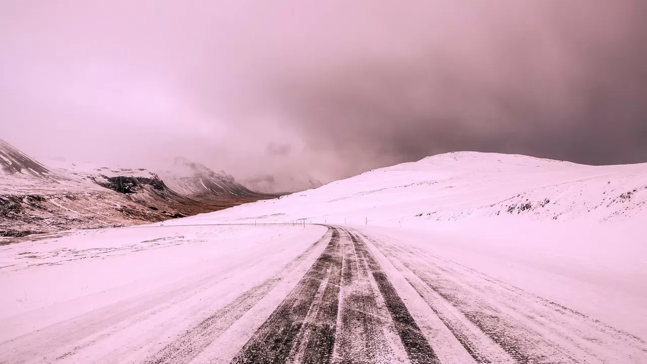 Сразу в нескольких областях РК закрыли участки республиканских трасс 