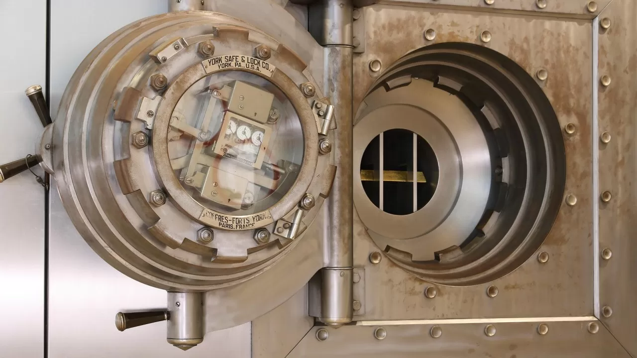 Новый закон о банках сохраняет гарантии депозитов в Казахстане 