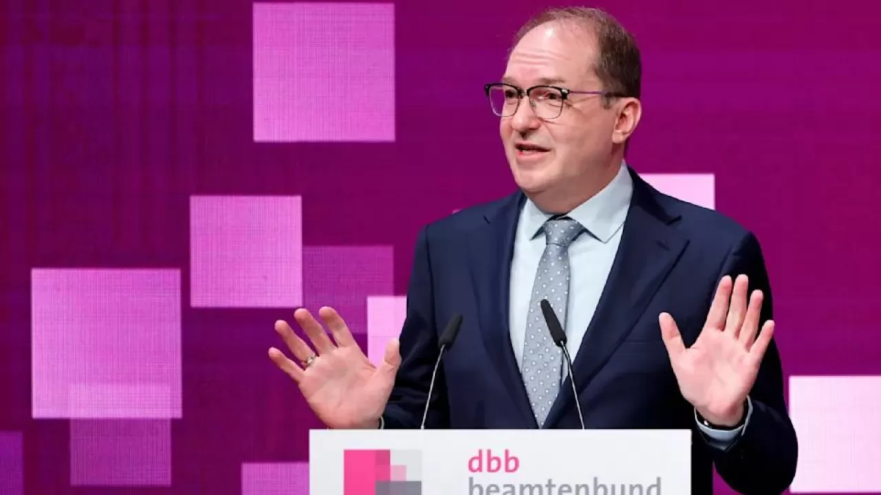 Германия готовит рост зарплат сотням тысяч чиновников 