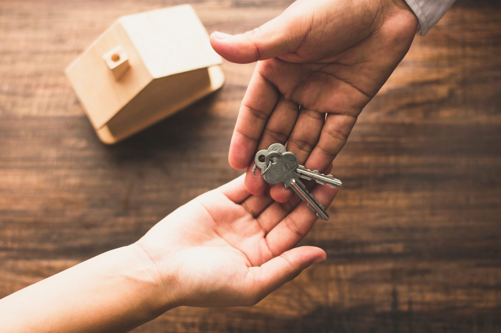 Жетісуда шартты түрде мерзімінен бұрын босатылған көпбалалы анаға үй берілді