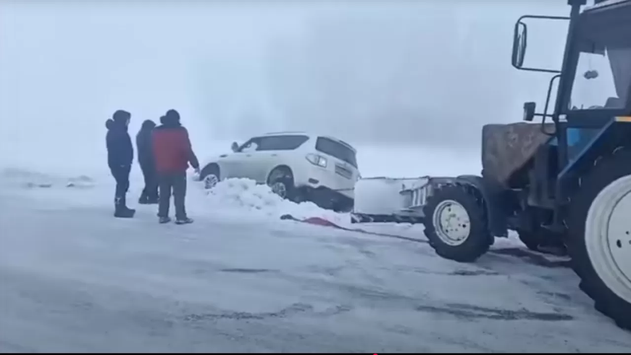 Три автомобиля съехали в кювет в ВКО