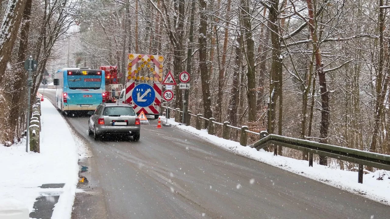 Десятки пассажиров автобуса эвакуировали в пункт обогрева в Костанайской области 
