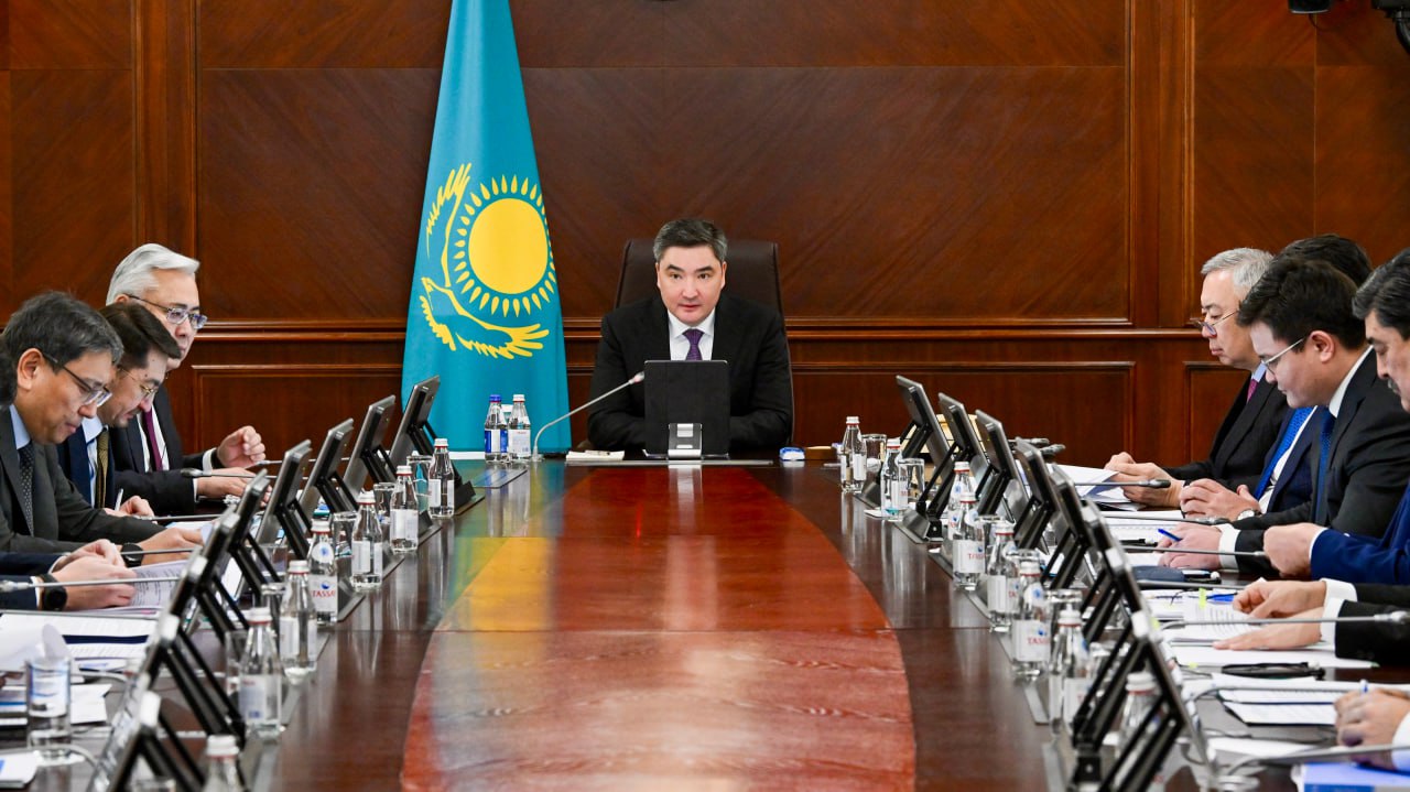 Халықаралық қаржы ұйымдарымен ынтымақтастық: Олжас Бектенов кеңес отырысын өткізді