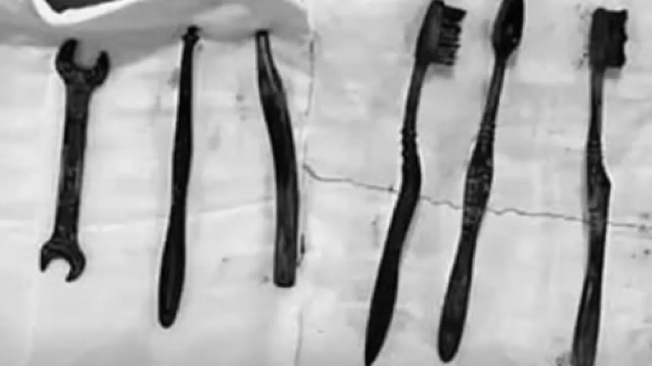 В Индии из мужчины извлекли зубные щетки и гаечные ключи 