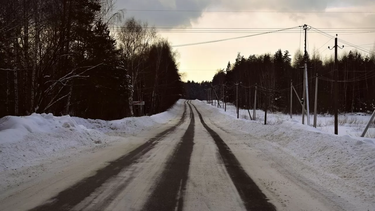 Пассажирский автобус из России застрял на трассе в Казахстане 