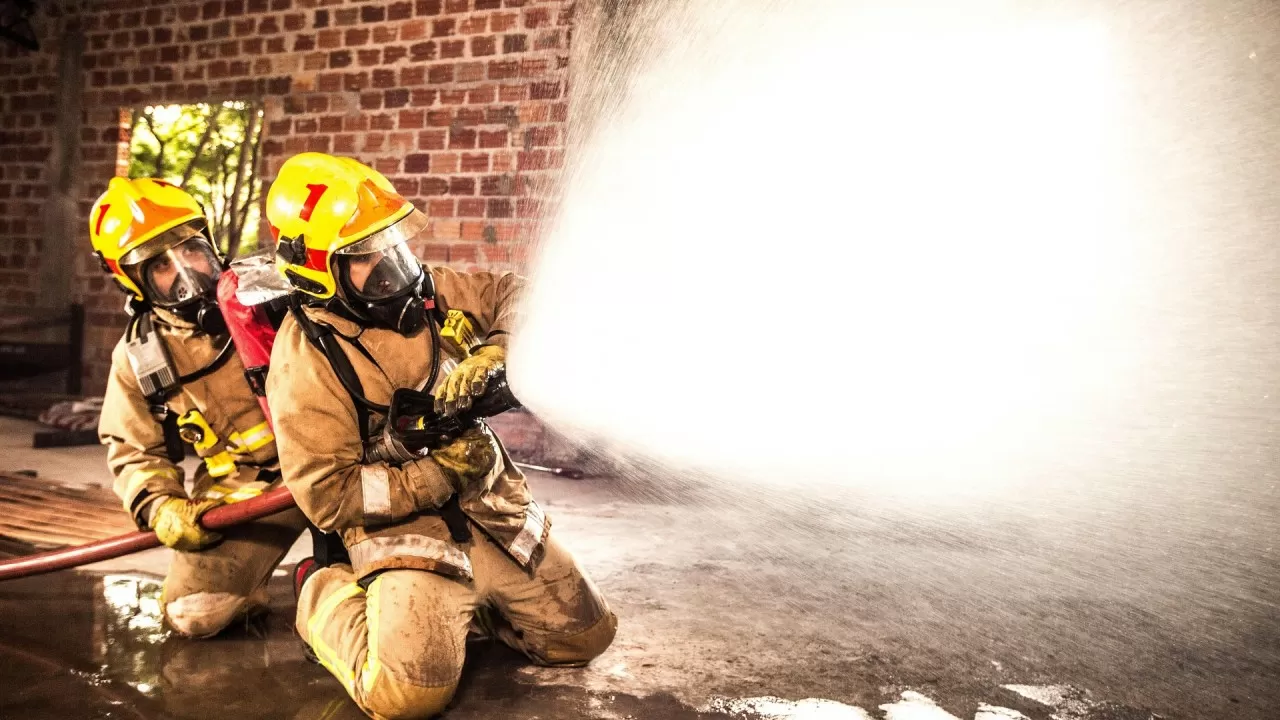 Пожар у ресторана едва не дошел до АЗС в Таразе 