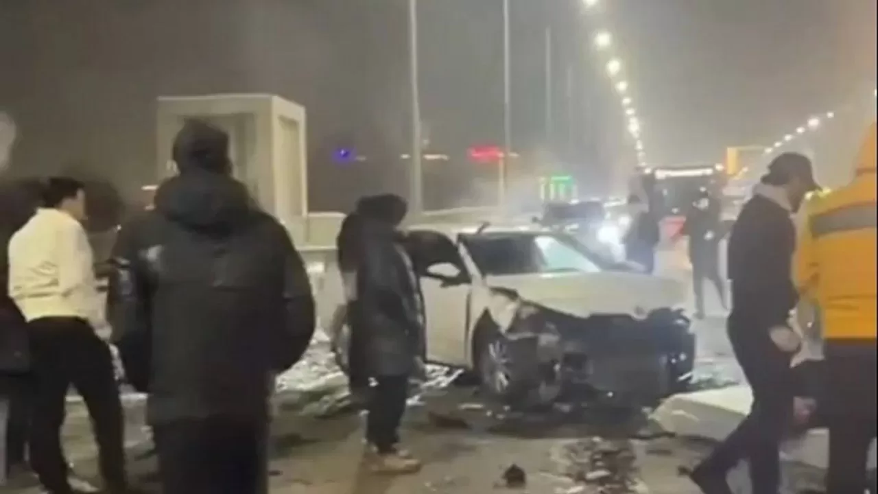 Астанадағы көпірде үш көлік соқтығысып, 2 адам қаза тапты