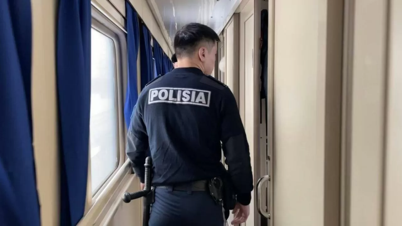 Мас күйде тәртіп бұзған жолаушы пойыздан түсірілді 