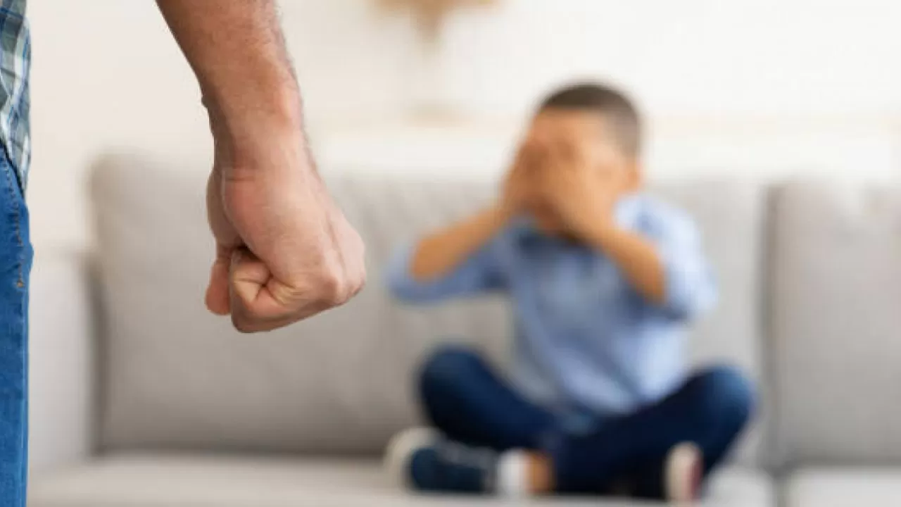 Павлодарда психоневрологиялық орталық күзетшісі 13 жасар баланы бірнеше рет соққыға жыққан