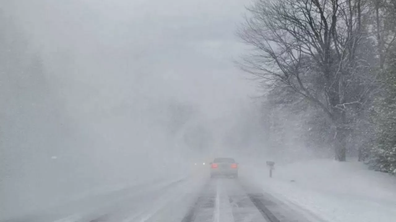 Шторм 7 января: ураганный ветер до 28 м/с и гололед угрожают дорогам Казахстана