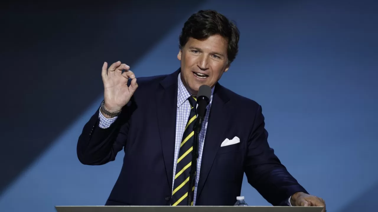 Такер Карлсон: АҚШ жаһандық соғысқа дайындалып жатыр 