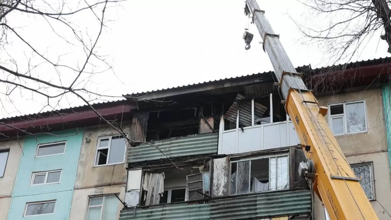 ЧС объявили после пожара в многоэтажке в Таразе  