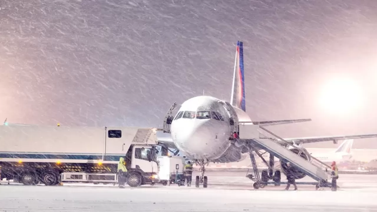 Снежная буря парализовала аэропорт Франкфурта