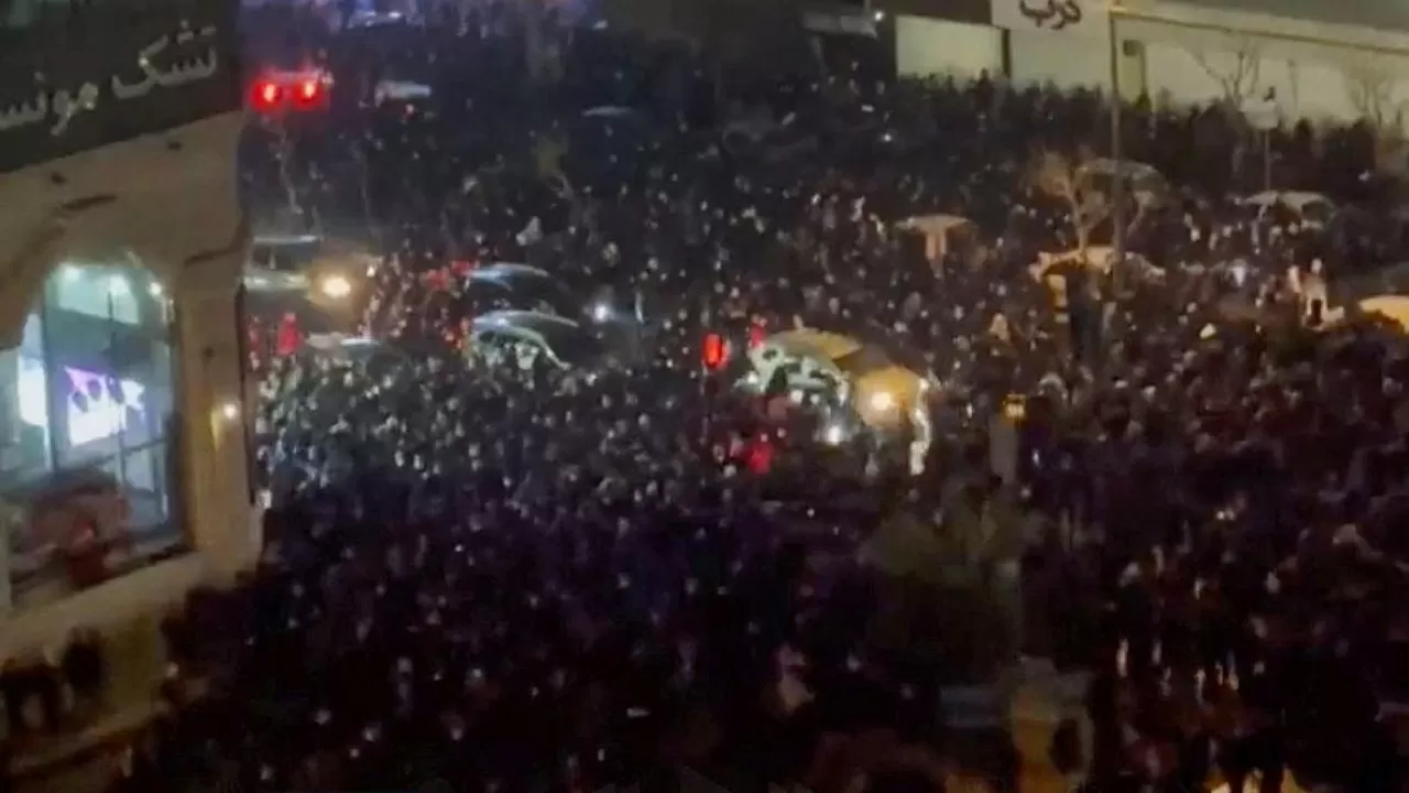 Иран билігі наразылықтар кезінде шамамен 2000 адамның қаза тапқанын мойындады