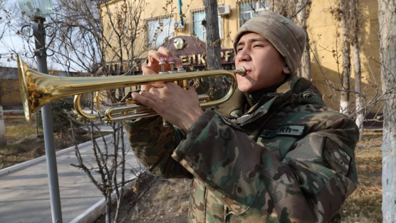 Гвардеец из Тараза осуществил мечту о военном оркестре 