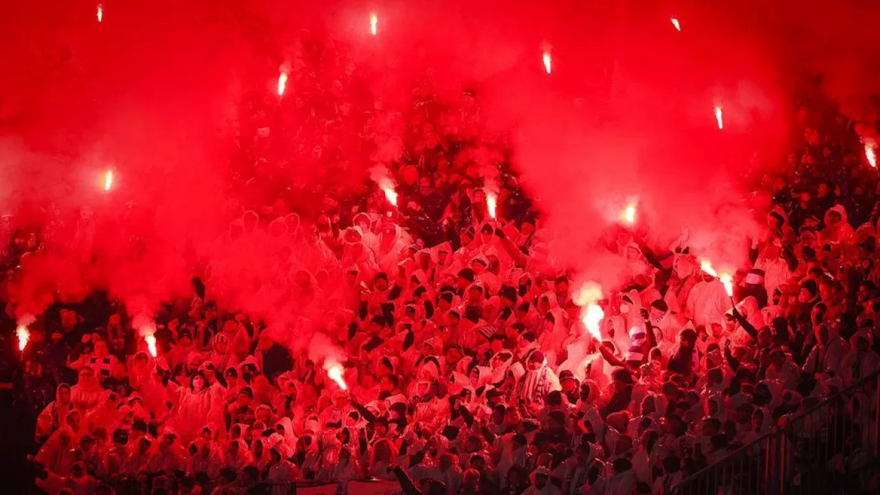 Десятки полицейских пострадали на главном футбольном дерби Восточной Германии