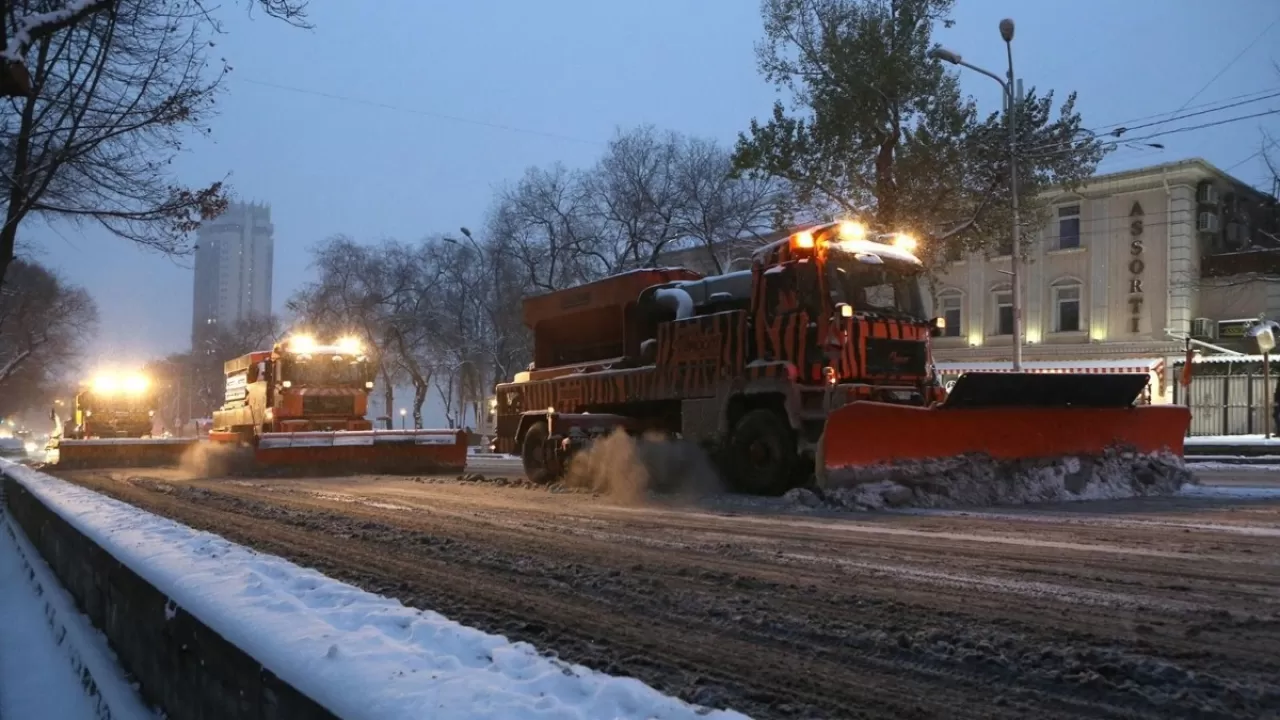 Алматы көшелерінен 11 мың текше метрден астам қар шығарылды