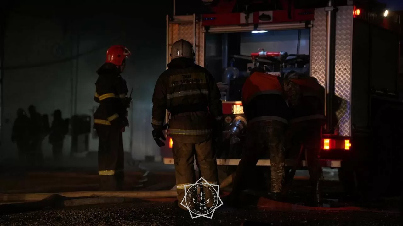 Қарағандыда көпқабатты үйден өрт шығып, 25 адам эвакуацияланды