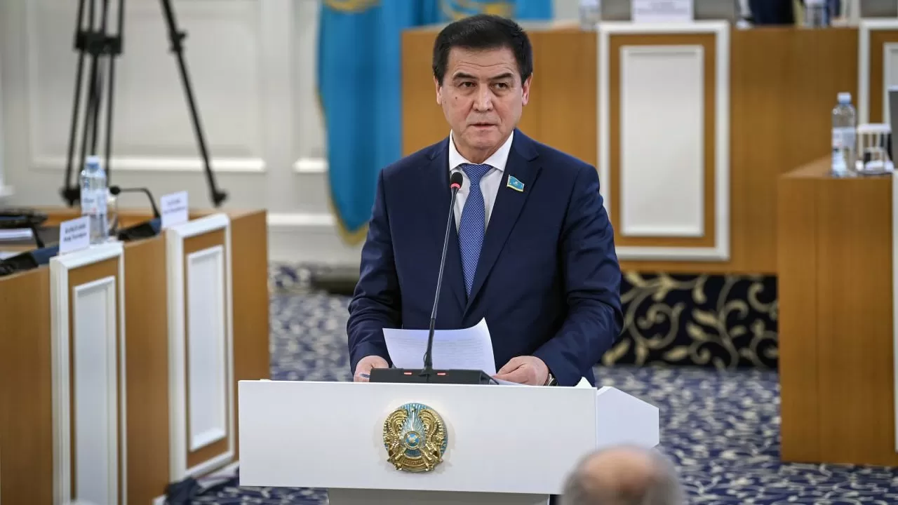 Конституциялық комиссия "Құрылтай", "Халық кеңесі" бөлімдері бойынша нормаларды талқылады