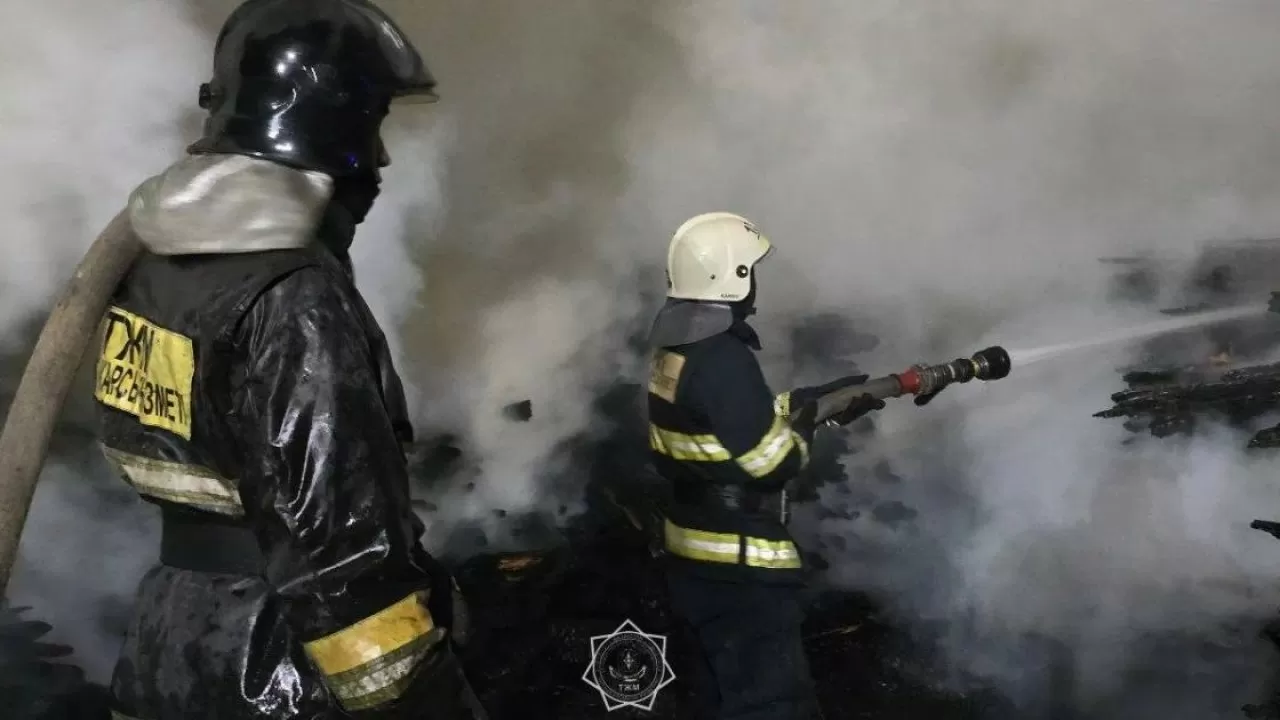 Астанада кілем жуатын цех отқа оранды