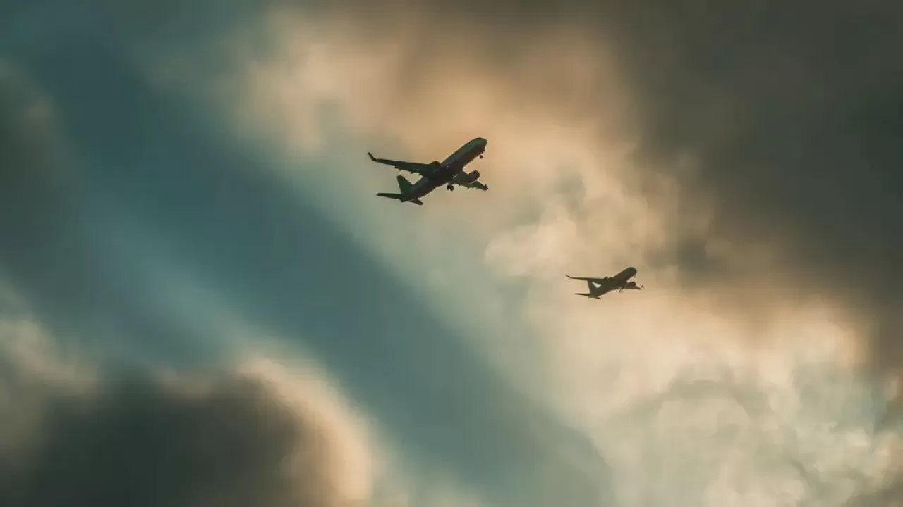 Еліміздің әуе кеңістігінде шетелдік 2 ұшақ соқтығыса жаздады