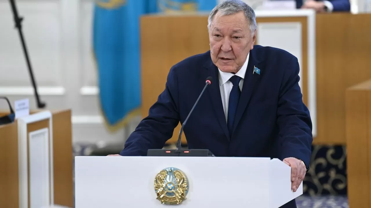 Белгілі заңгер Конституцияға өзгерістер туралы пікір білдірді