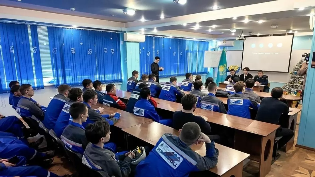 Өскеменде жұмысшы жастармен құқық бұзушылықтардың алдын алу бағытында профилактикалық кездесулер өтуде
