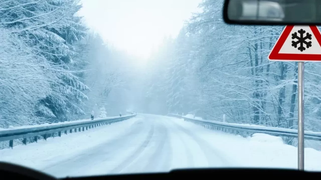 Участки дорог закрыли в четырех областях Казахстана