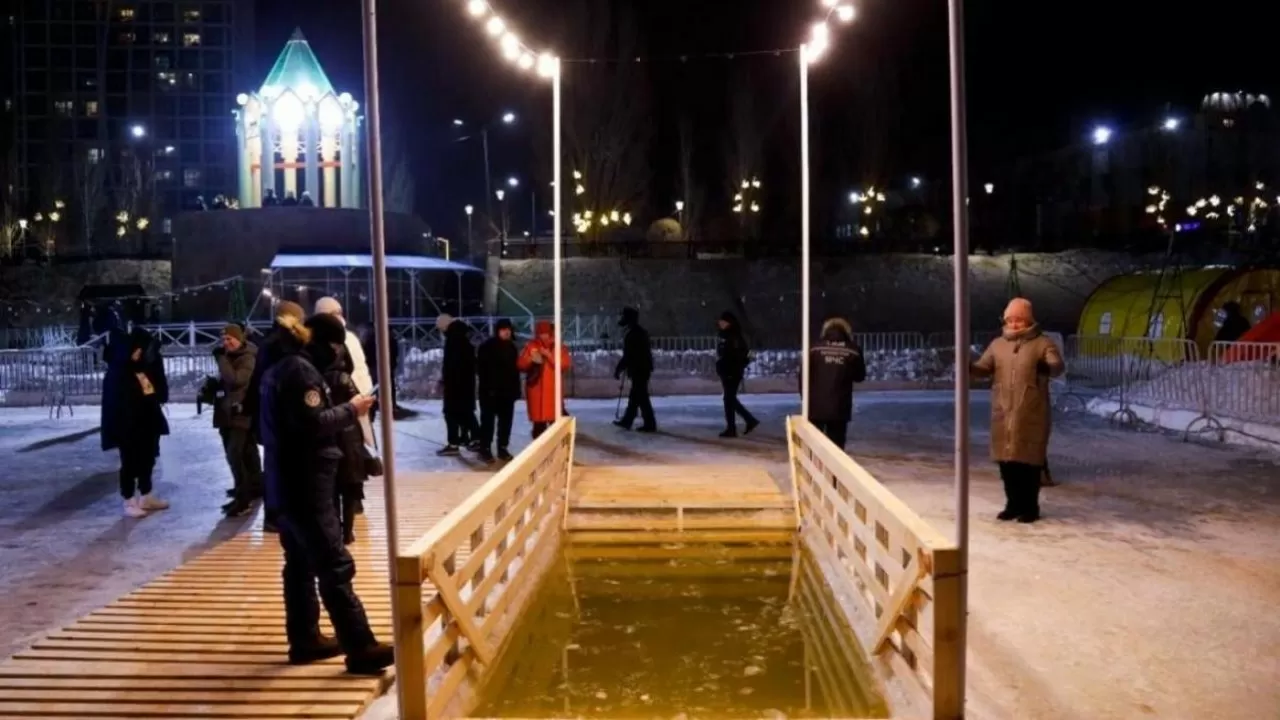 Где и когда пройдут крещенские службы и купания в Астане 