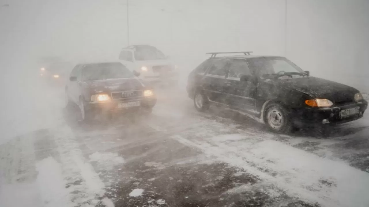 Қостанай облысында боранға байланысты жолдар жабық