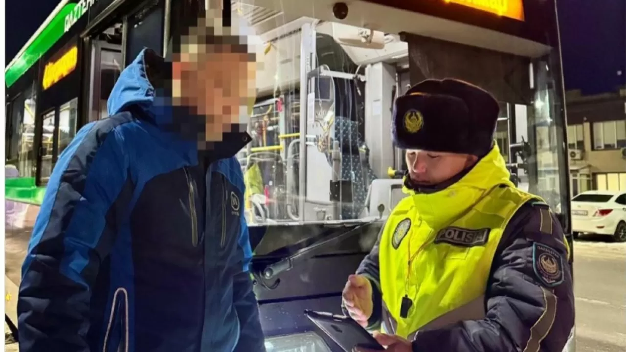 Мобильники, ремни и "лысый" техосмотр: полиция раскрыла пугающую статистику в автобусах