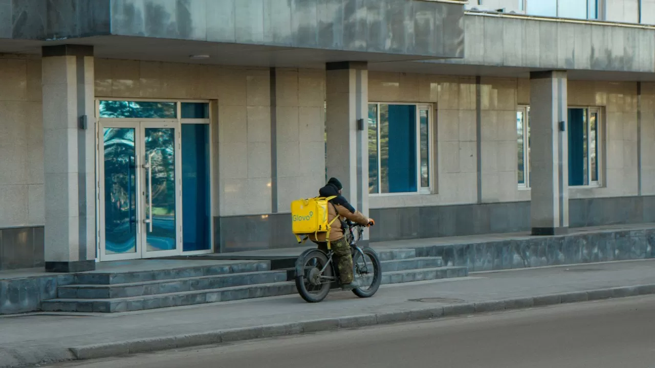 Миллион сегодня, бедная старость завтра: новый налоговый режим курьеров 