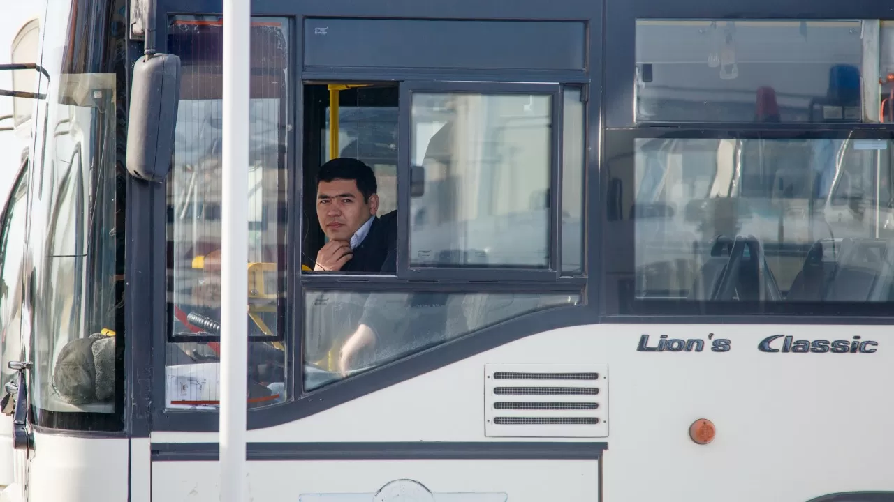 Несколько пригородных маршрутов приостановили в Астане