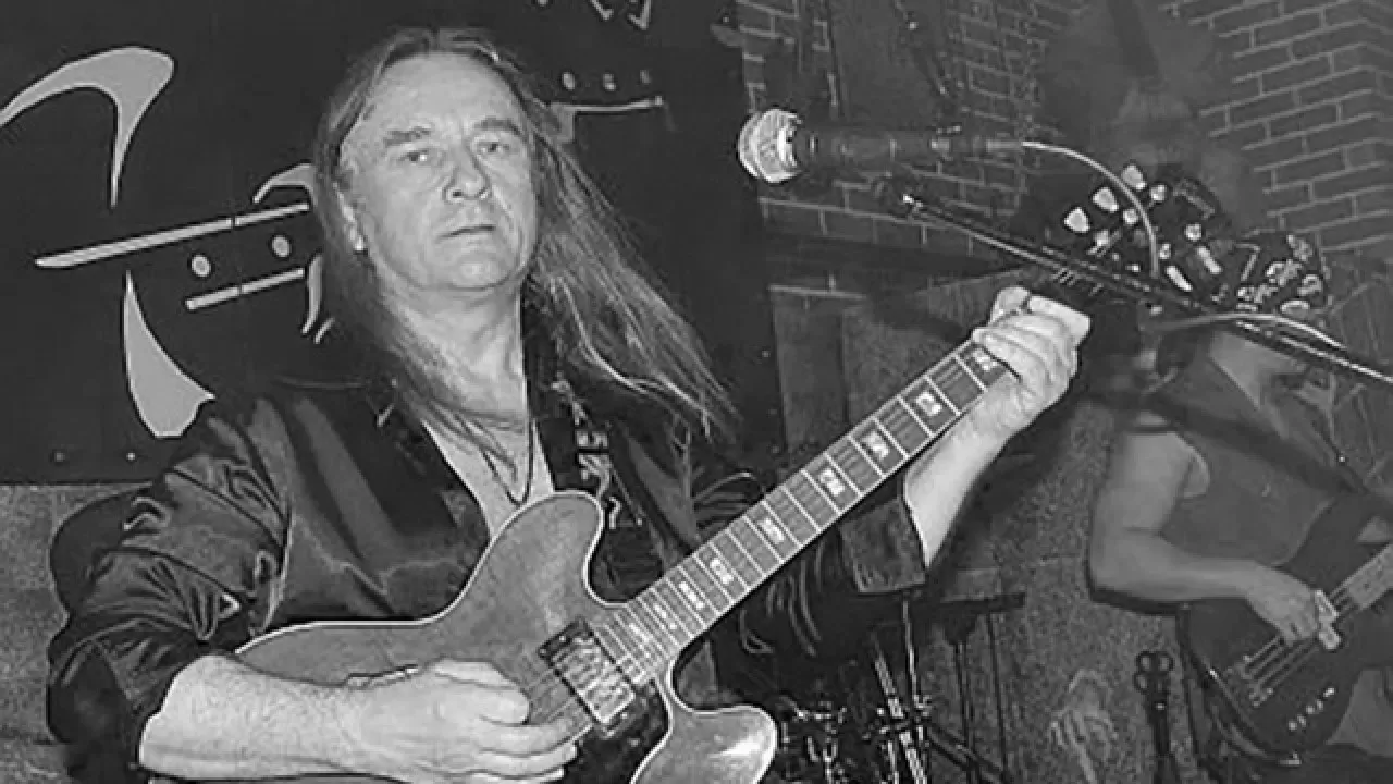 Умер музыкант группы "Любэ" 