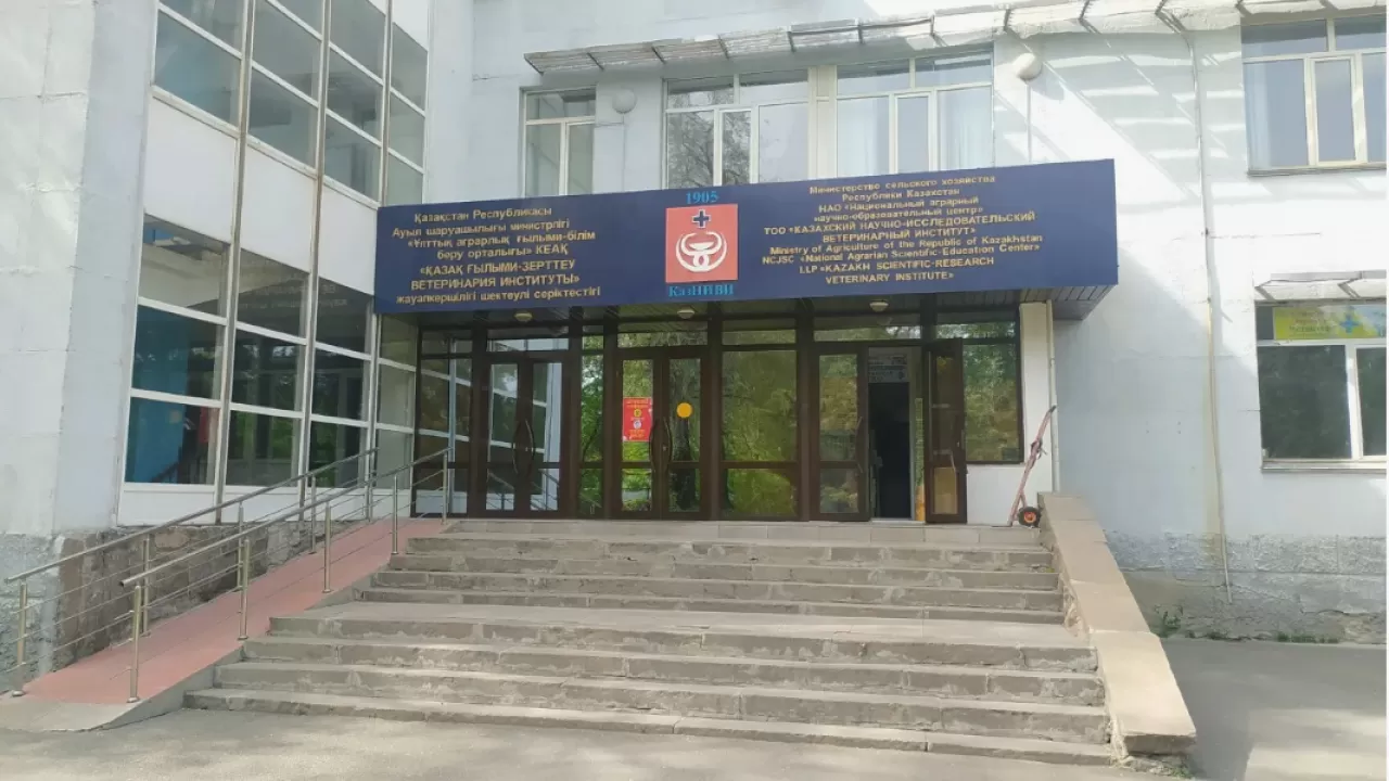 Депутат выступил против застройки на земле научного института в Алматы 