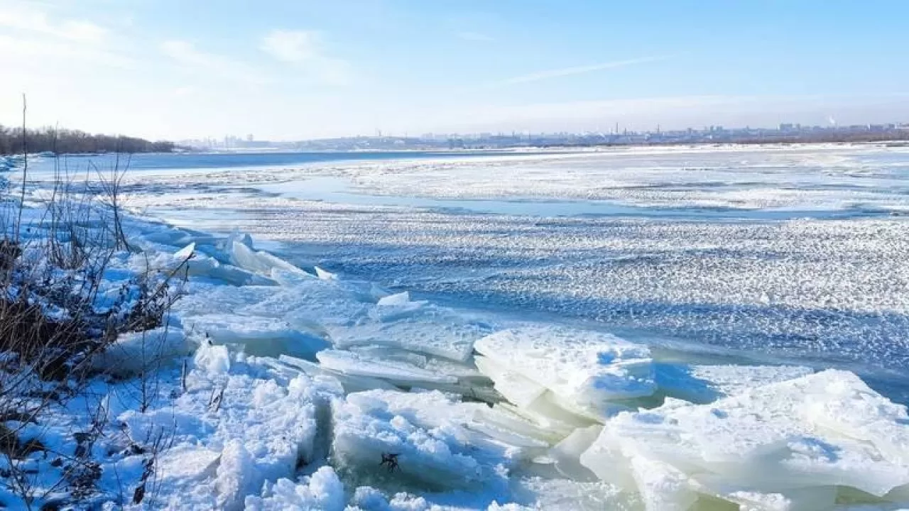 Тасқыннан қауіптенген Ресей Жайық өзеніне су жіберу көлемін арттырды