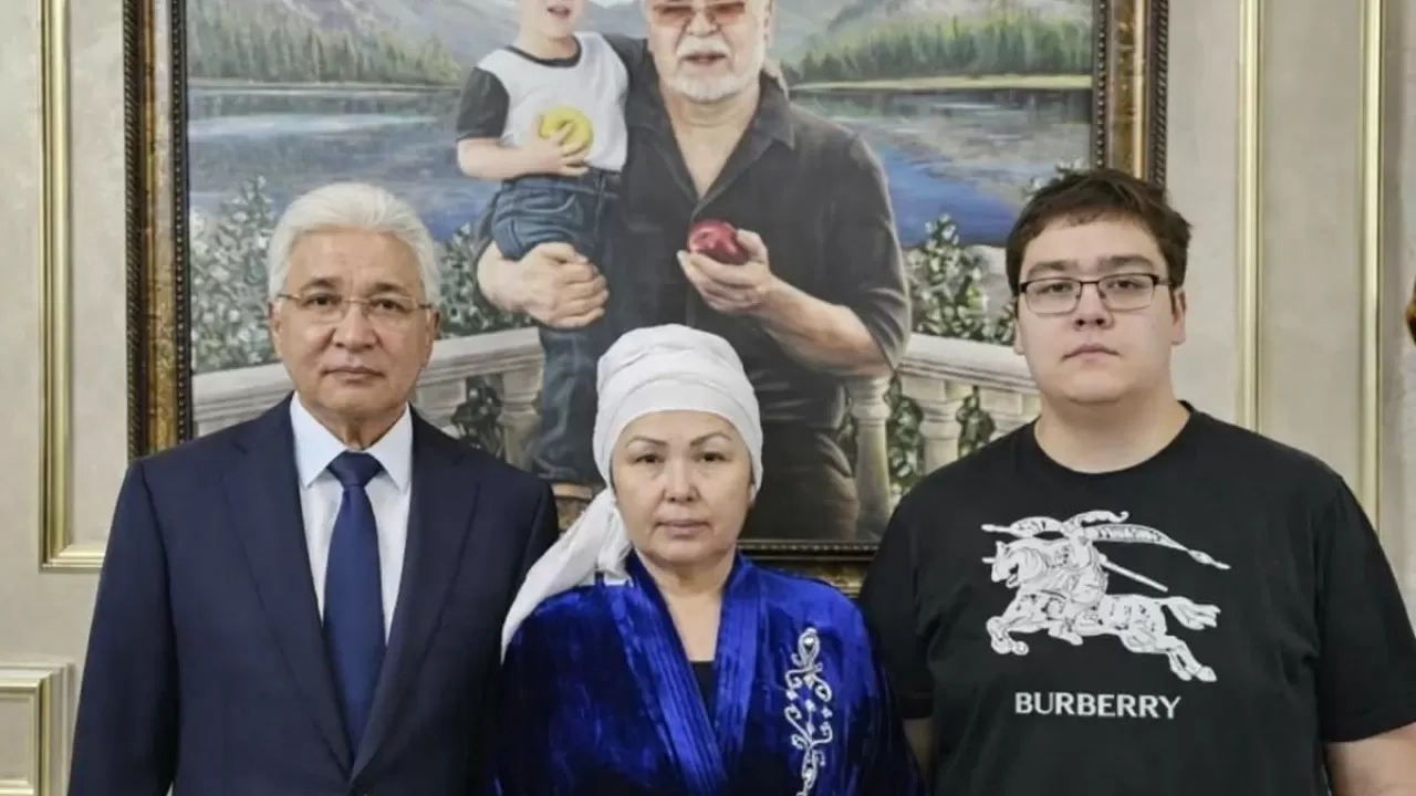 Иманғали Тасмағамбетов Асанәлі Әшімовтың отбасына көңіл айтты